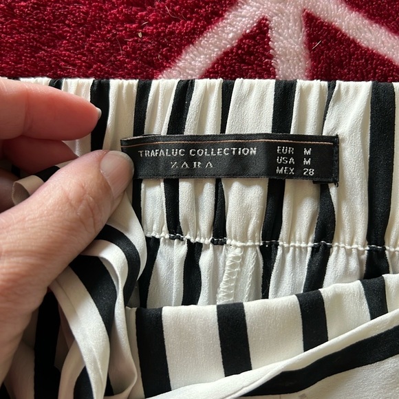 EUC Zara White Black Striped Wide-Leg Pants Medium - Picture 10 of 11